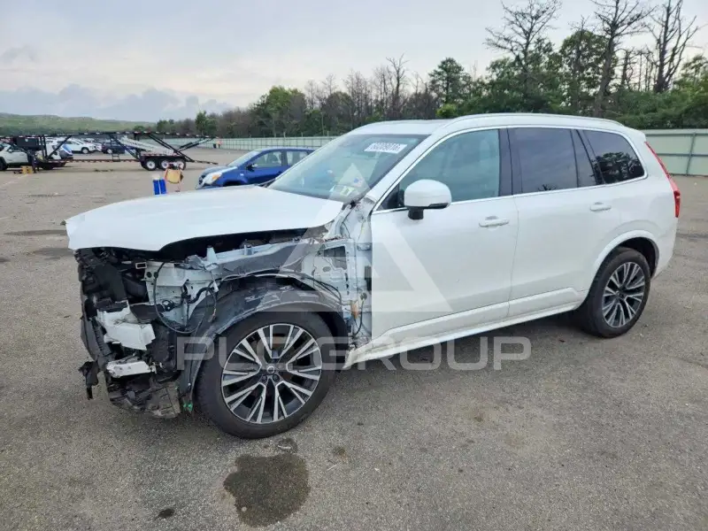 2022 Volvo XC90 photo