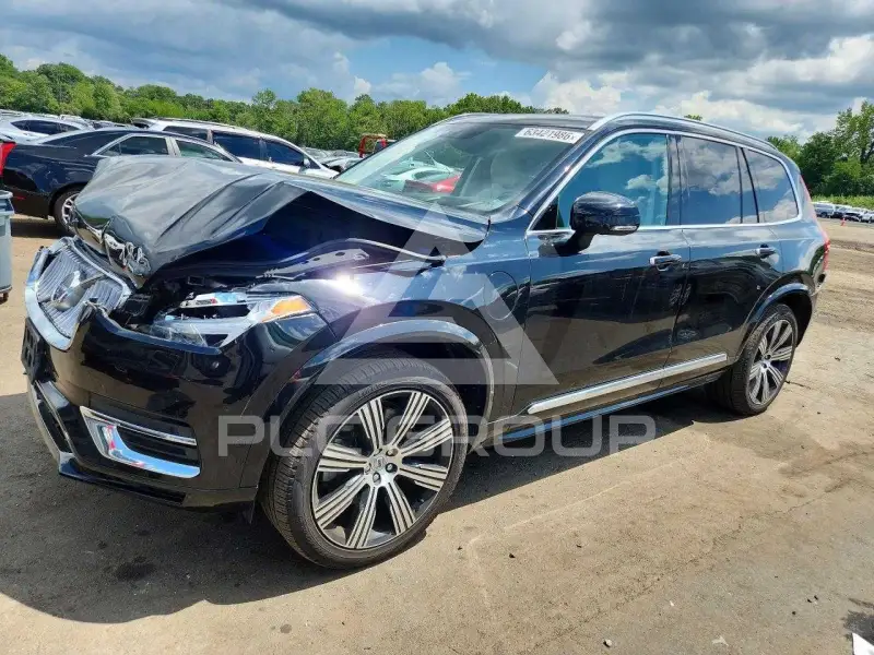 2022 Volvo XC90 фото