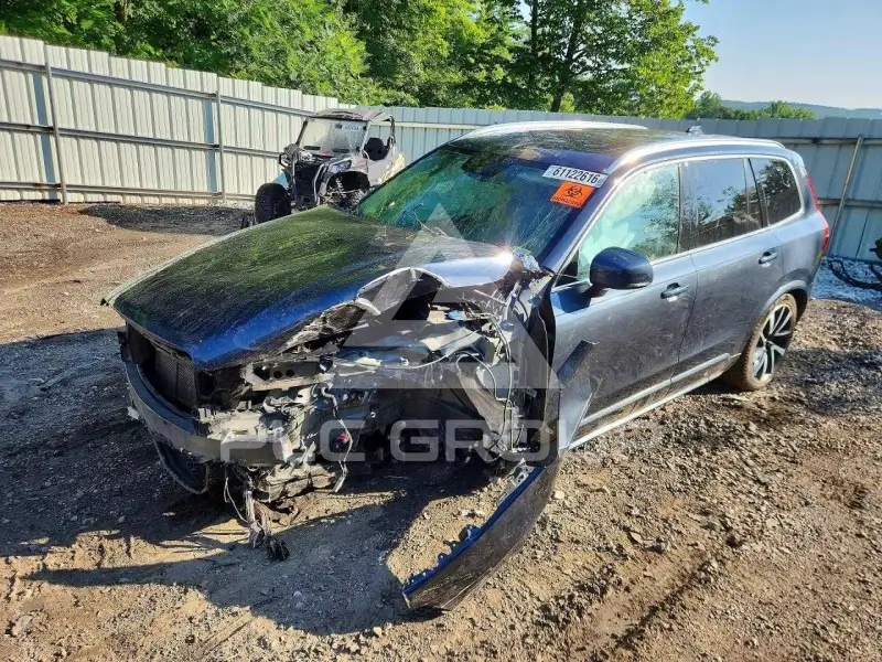 2022 Volvo XC90 фото