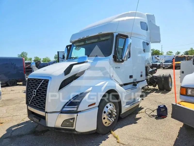 2022 Volvo VNL photo