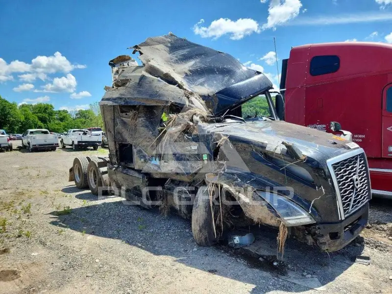 2022 Volvo VNL photo