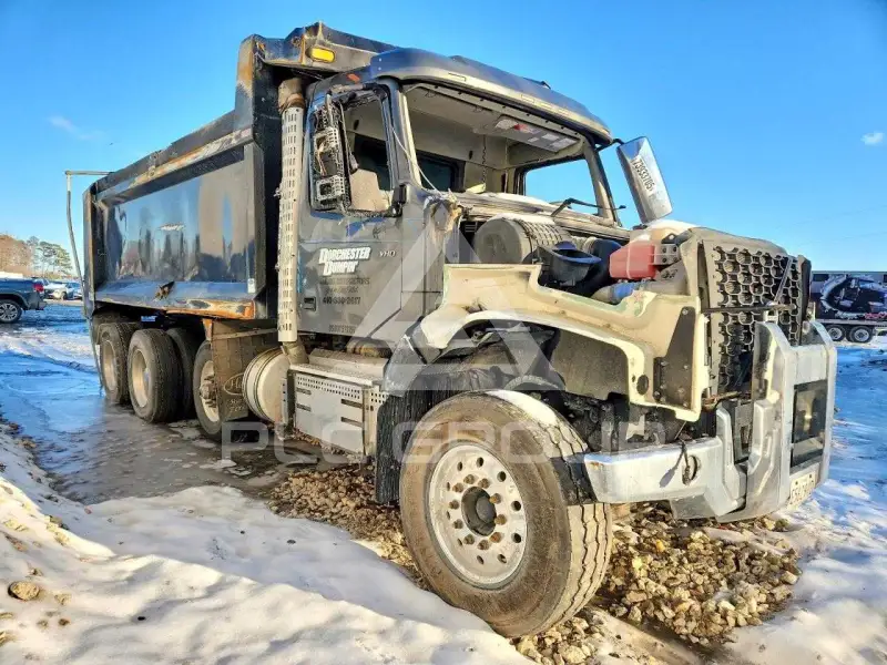2022 Volvo VHD фото