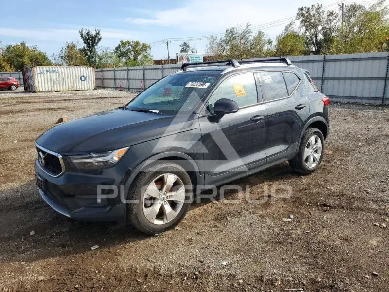 2022 Volvo XC40 photo
