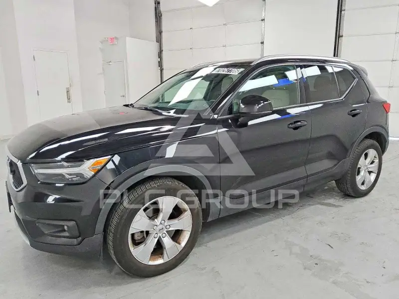 2022 Volvo XC40 photo