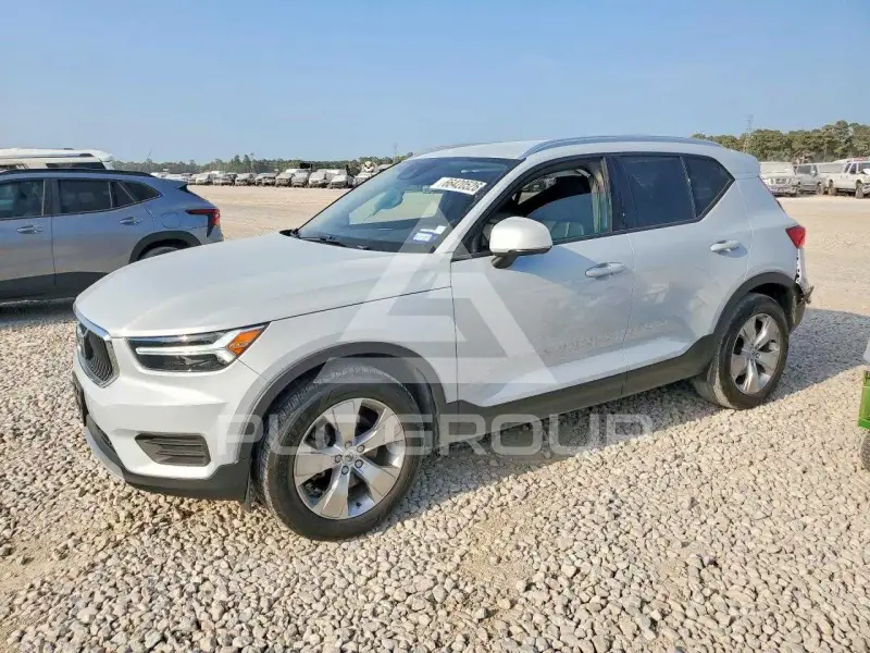 2022 Volvo XC40 фото