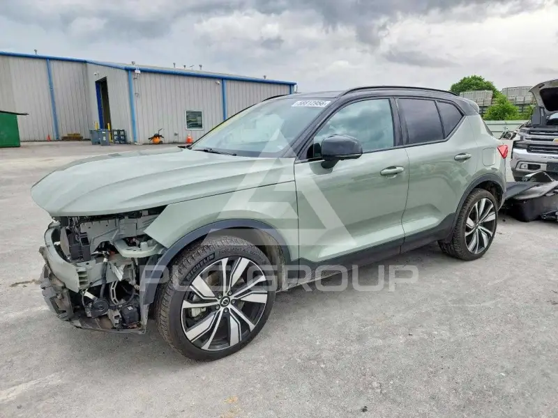 2022 Volvo XC40 photo