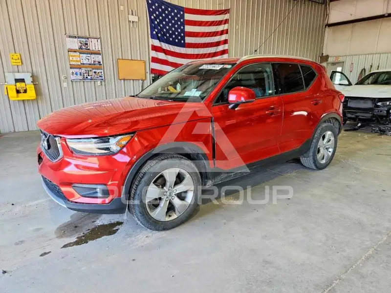 2022 Volvo XC40 photo