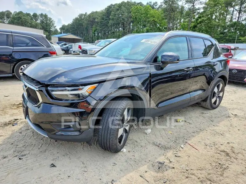 2022 Volvo XC40 фото