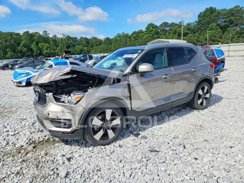 2022 Volvo XC40 фото