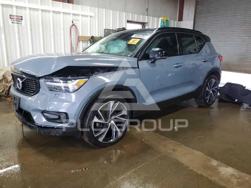 2022 Volvo XC40 photo