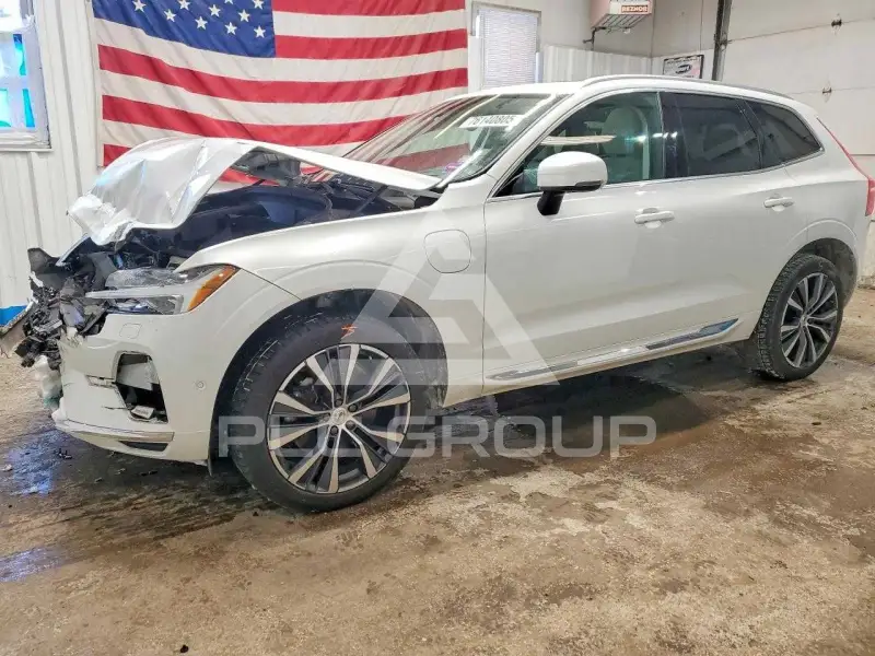 2022 Volvo XC60 фото