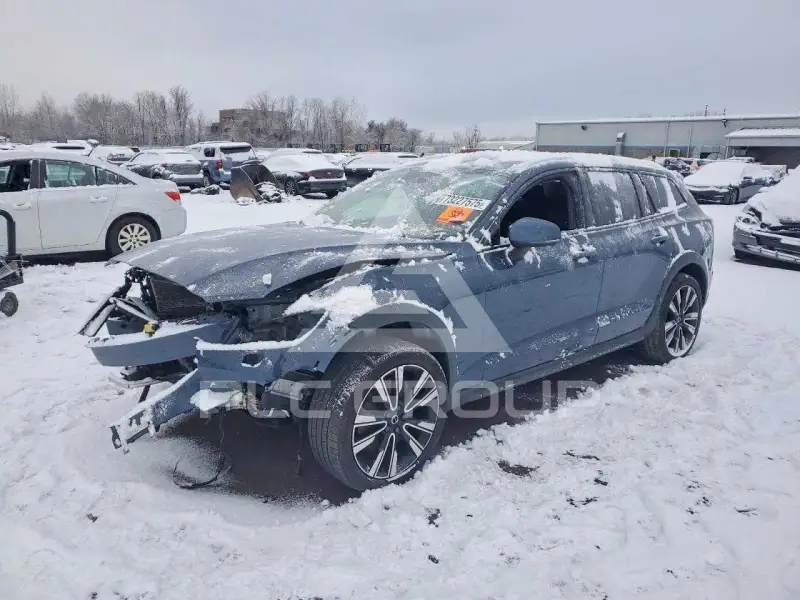 2022 Volvo V60 фото