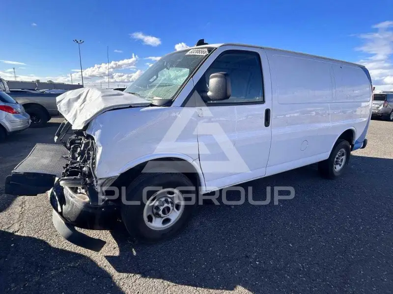 2022 GMC Savana фото