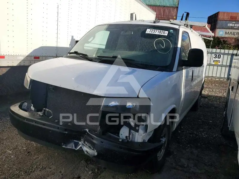 2022 GMC Savana фото
