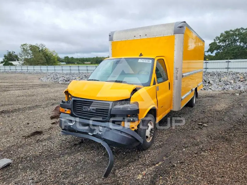 2022 GMC Savana фото