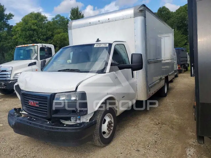 2022 GMC Savana фото