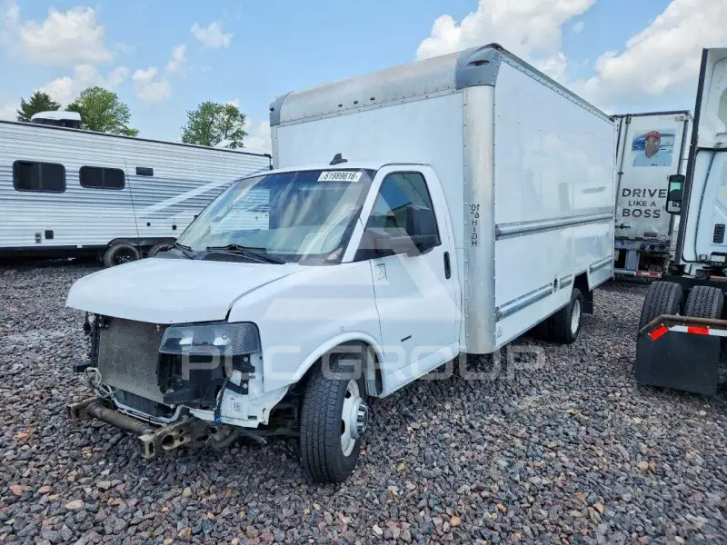 2022 GMC Savana фото