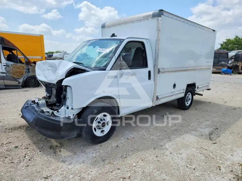 2022 GMC Savana photo