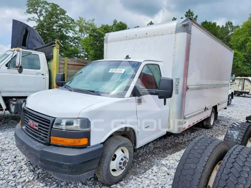 2022 GMC Savana фото