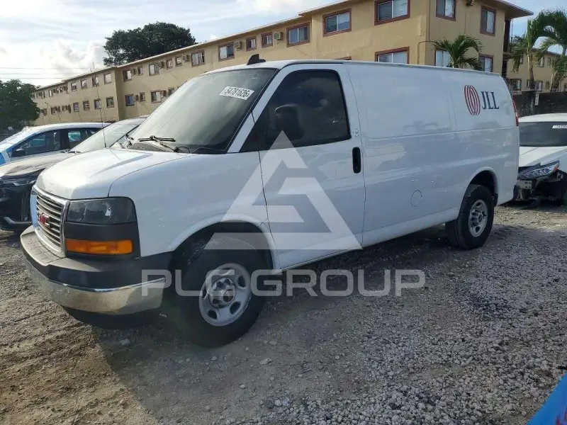 2022 GMC Savana фото