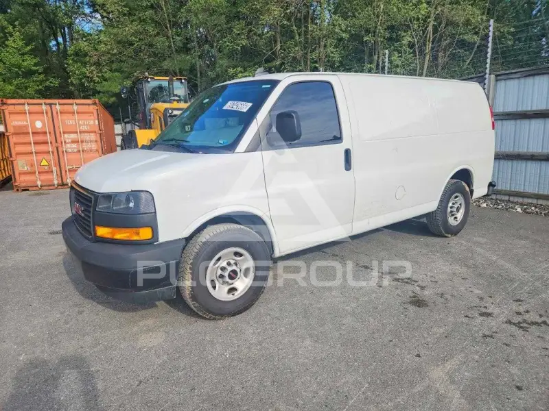 2022 GMC Savana фото