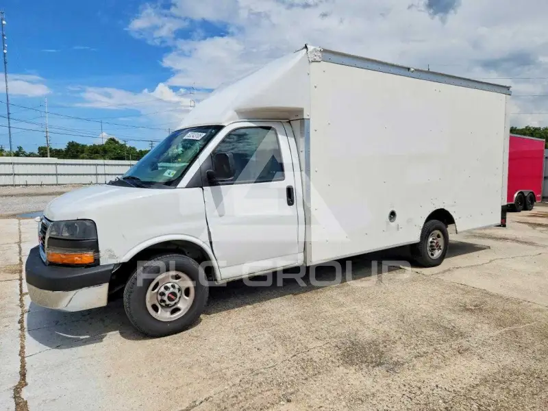 2022 GMC Savana photo