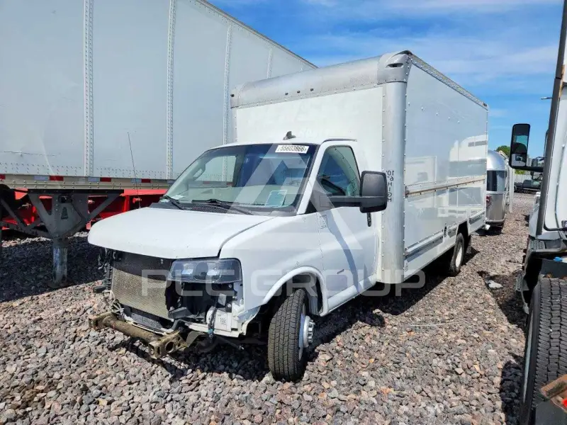 2022 GMC Savana фото