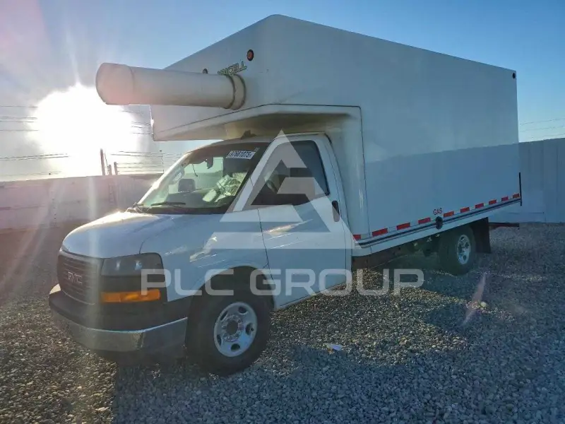 2022 GMC Savana фото