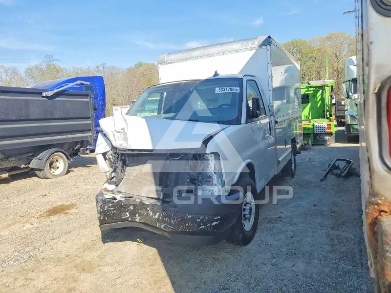 2022 GMC Savana фото