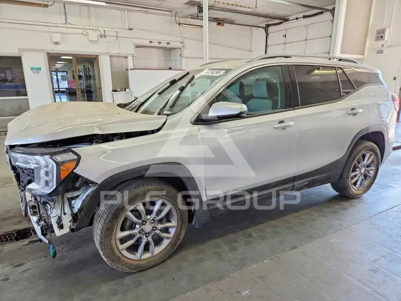 2022 GMC TERRAIN photo