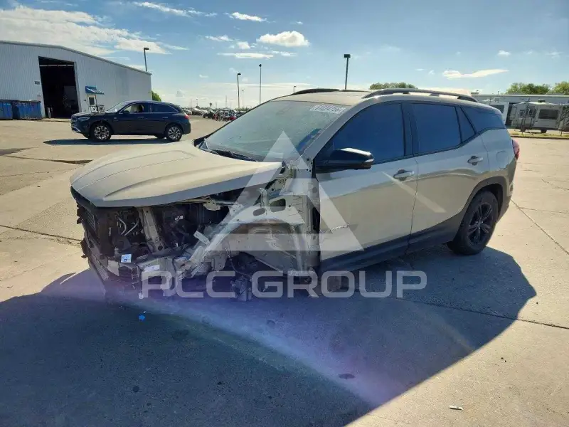 2022 GMC TERRAIN photo