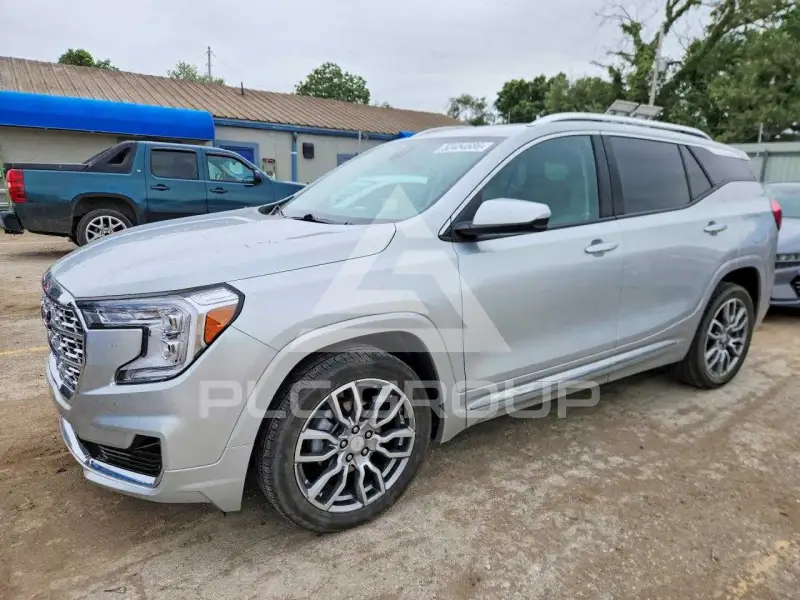 2022 GMC TERRAIN photo