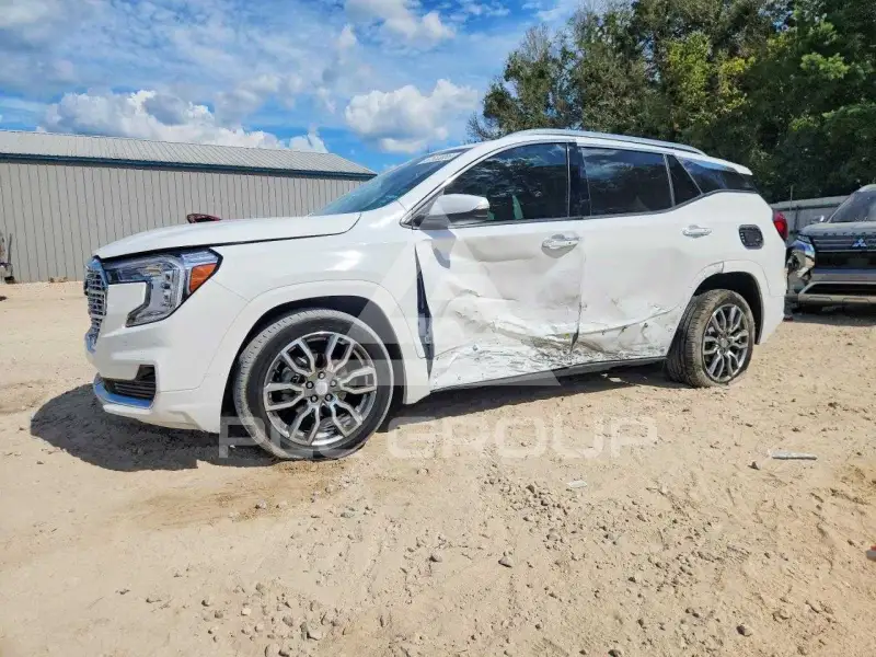 2022 GMC TERRAIN photo