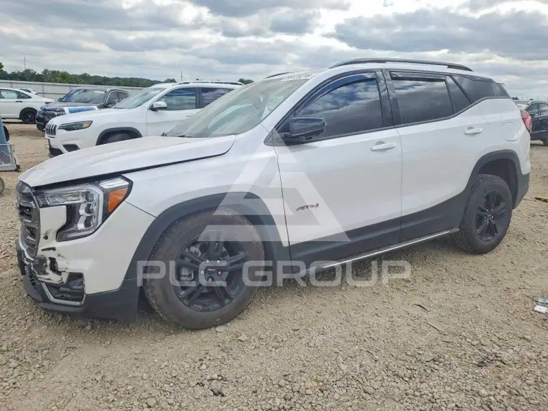 2022 GMC TERRAIN photo