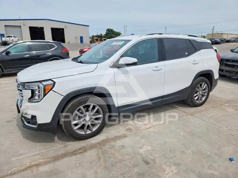 2022 GMC TERRAIN photo