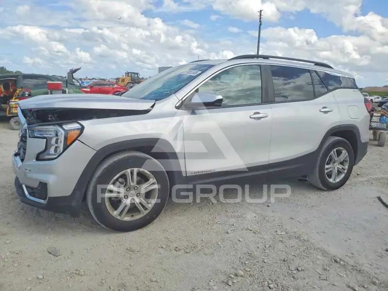 2022 GMC TERRAIN photo