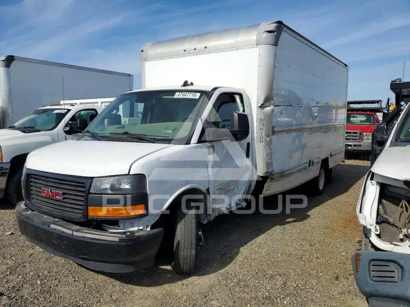 2022 GMC Savana фото