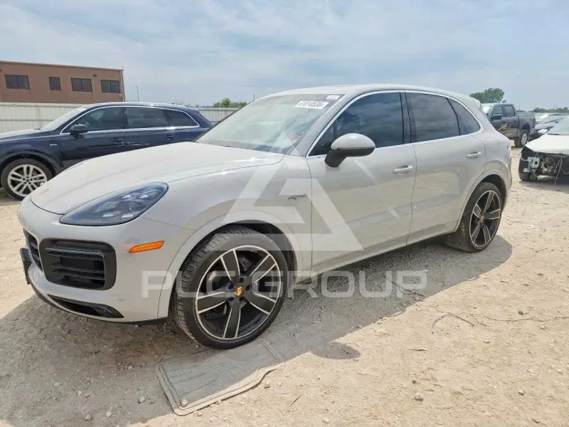 2022 Porsche Cayenne photo