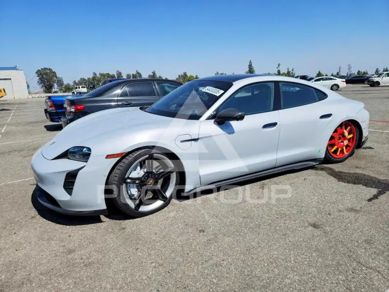 2022 Porsche Taycan photo