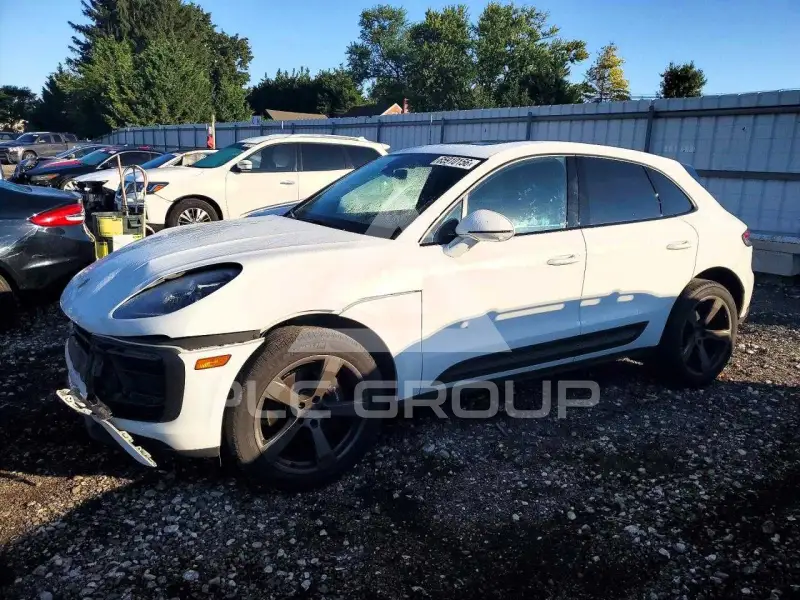 2022 Porsche MACAN photo