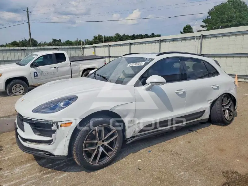 2022 Porsche MACAN photo