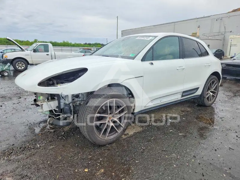 2022 Porsche MACAN photo