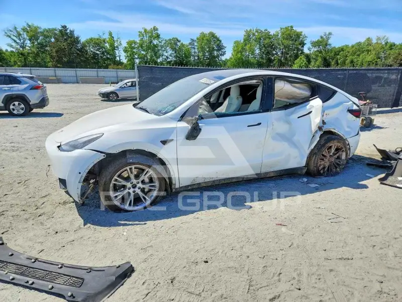 2022 Tesla Model Y фото
