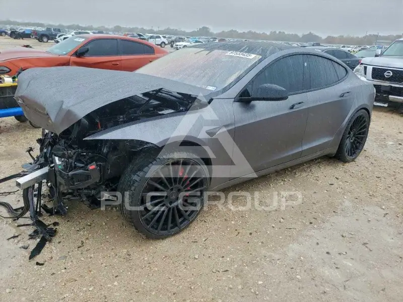 2022 Tesla Model S фото