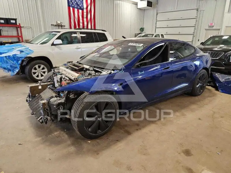 2022 Tesla Model S фото