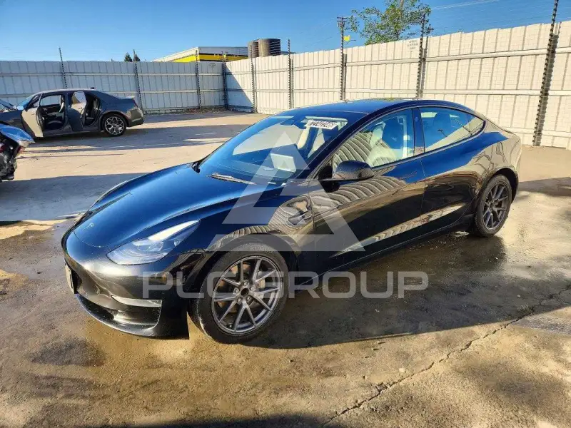 2022 Tesla Model 3 фото