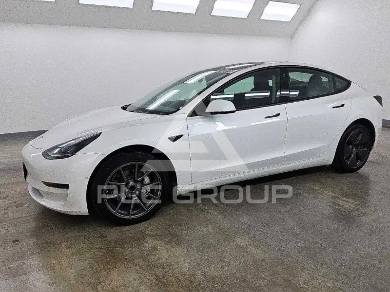 2022 Tesla Model 3 фото