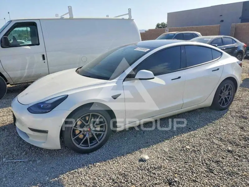 2022 Tesla Model 3 фото