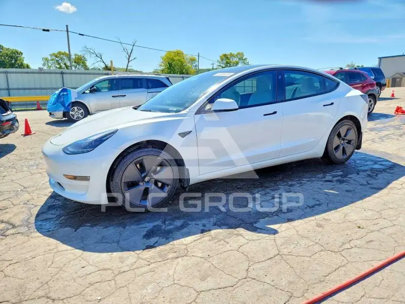 2022 Tesla Model 3 фото