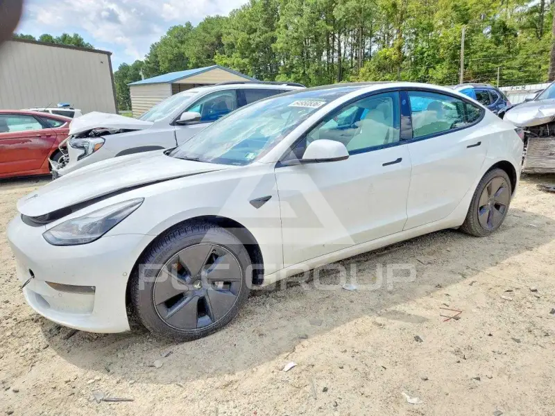 2022 Tesla Model 3 фото